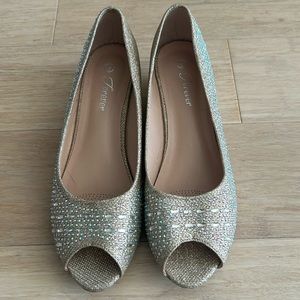 Forever Link Women's Fisher 1 Low Wedge Heel Wedding Party Dress Sandals size 9